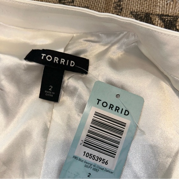 Torrid NWT! Ivory Georgt Cloud Dancer Cardigan Crepe Sleeve Blazer Size 2 - Picture 8 of 14